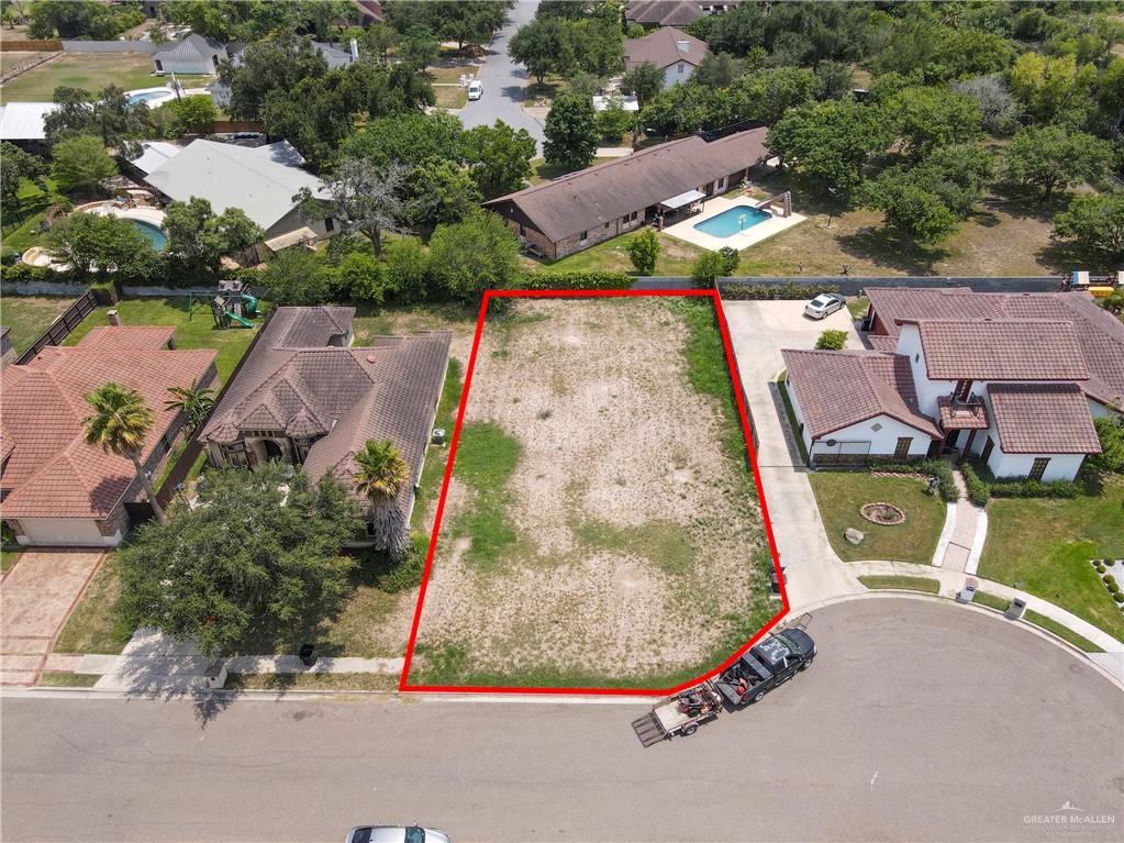 an aerial view of a house with outdoor space and lake view