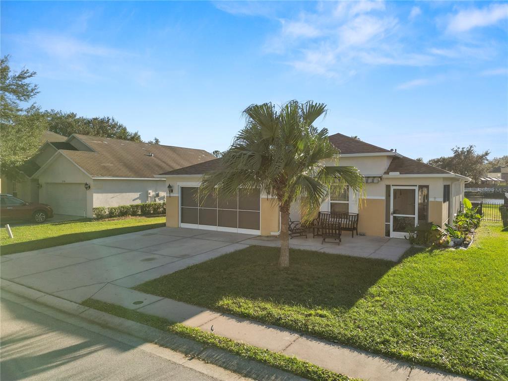 a view of a yard in front of house