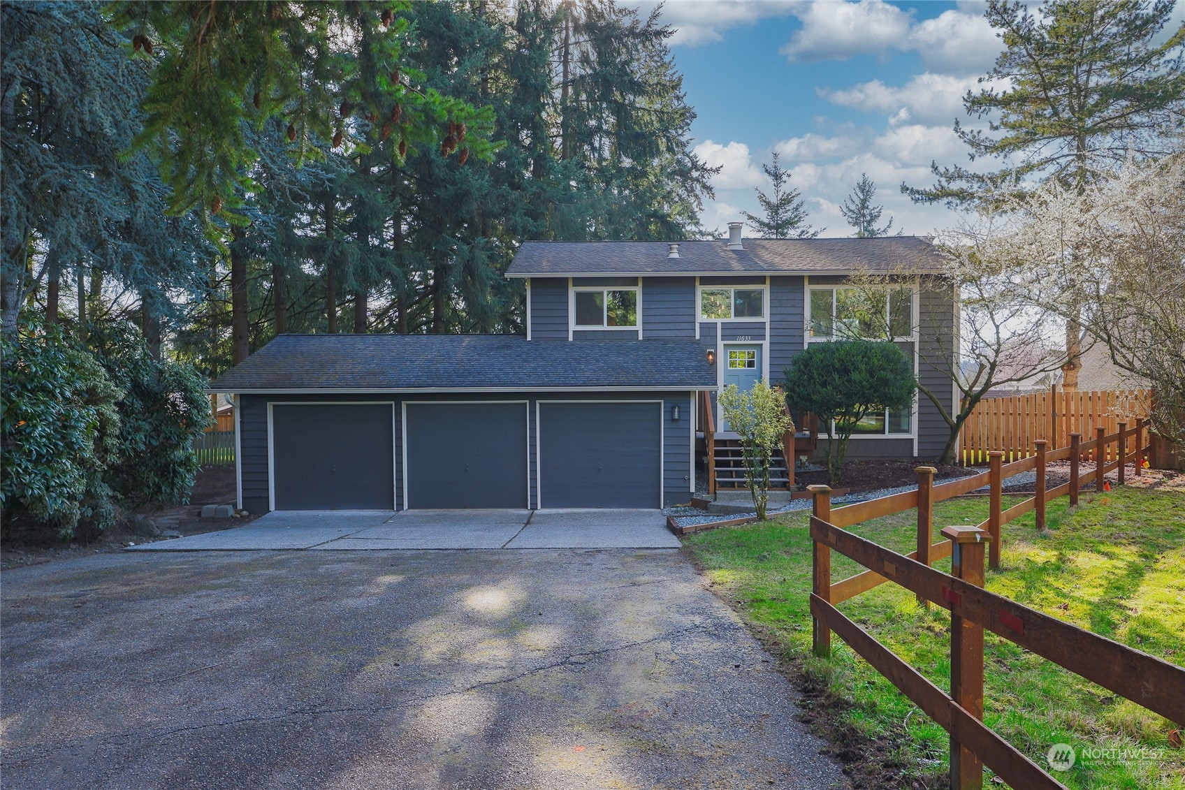 a view of a house with backyard and porch