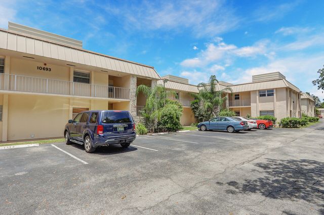 $2,200 | 10693 North Military Trail, Unit 15 | Palm Beach Gardens