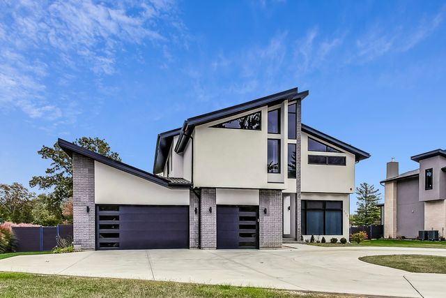 $2,499,000 | 1331 Pfingsten Road | Northbrook