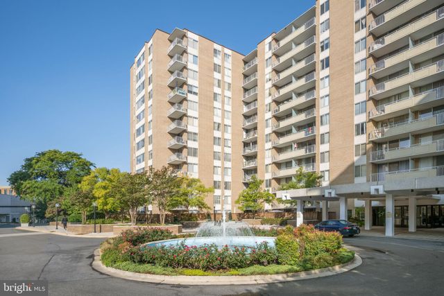 $299,000 | 3001 Veazey Terrace Northwest, Unit 606 | Forest Hills