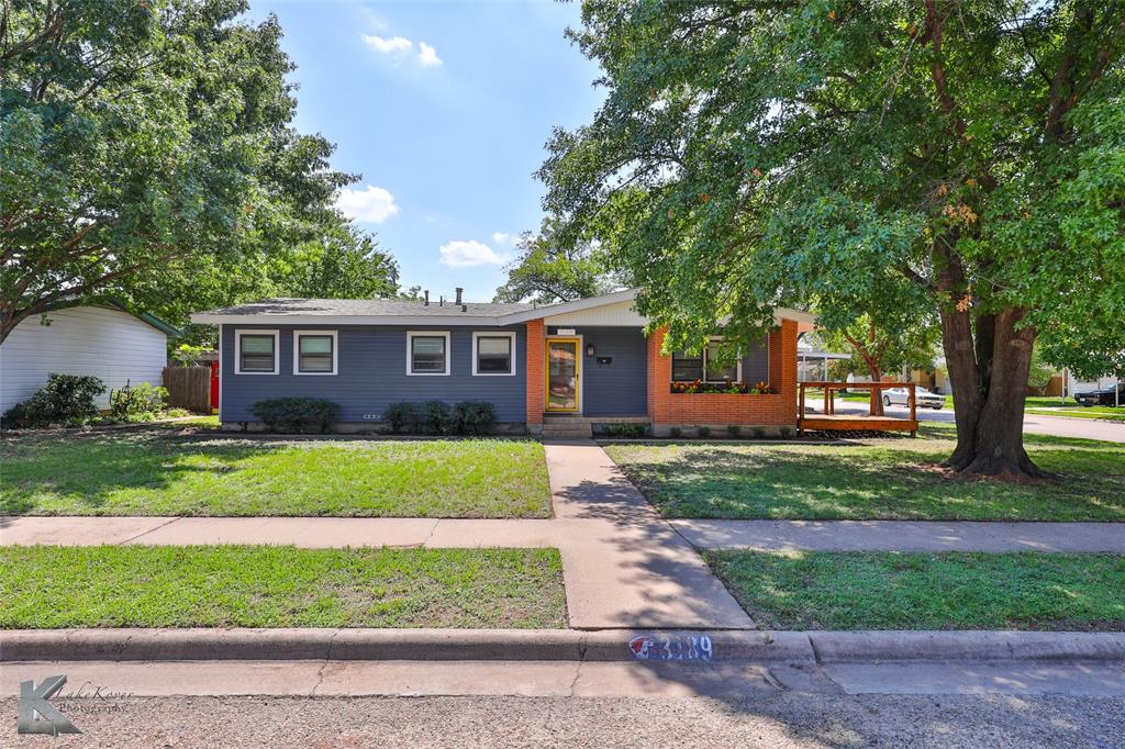 a view of a yard in front of a house