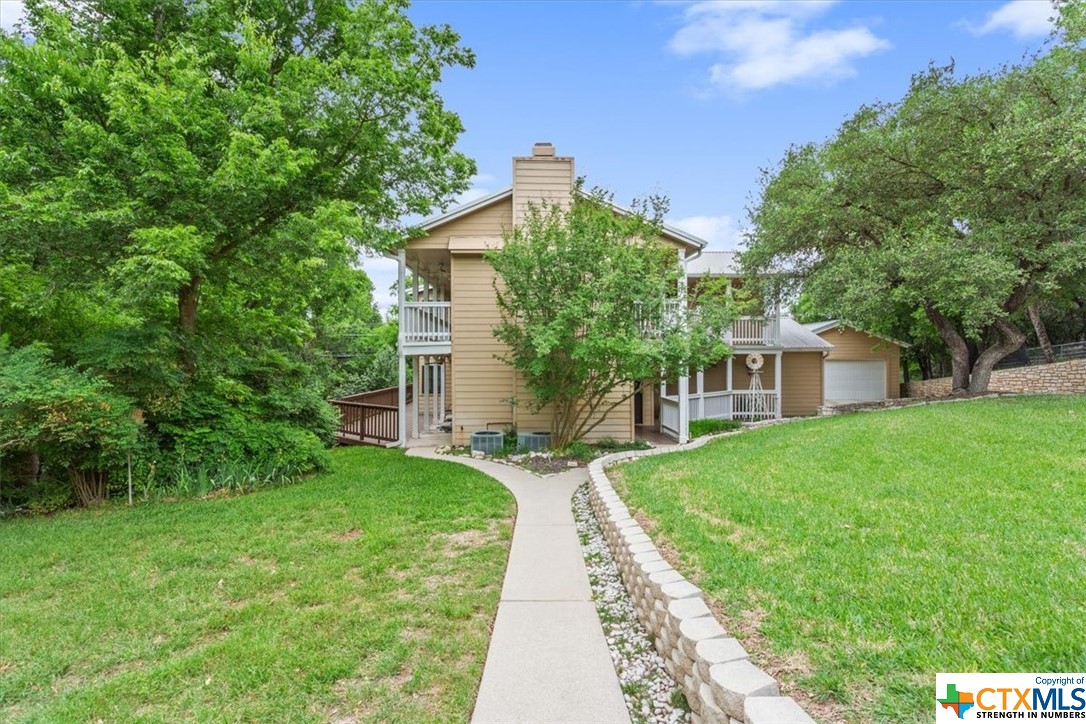 a view of a house with a yard