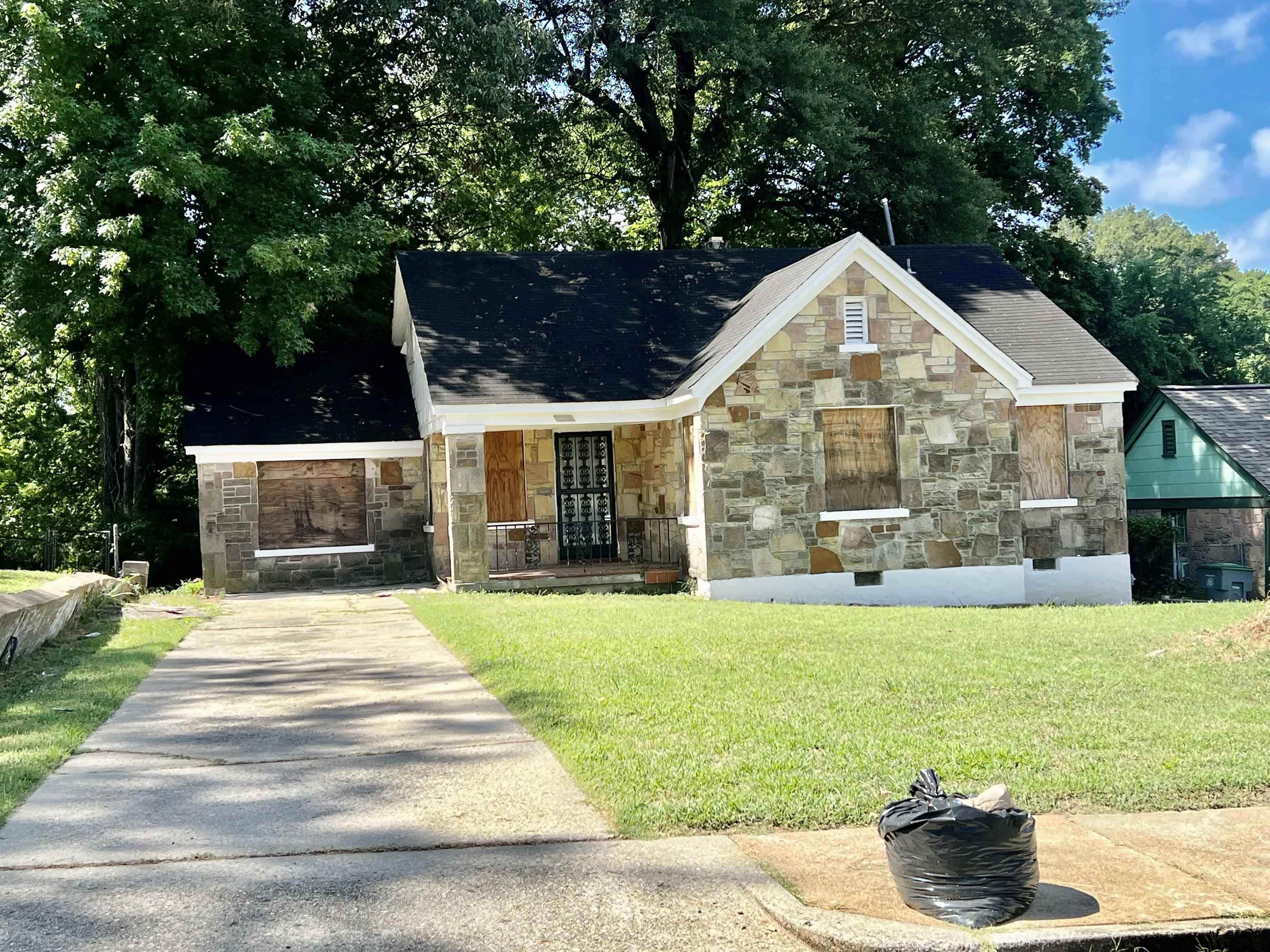 View of front of home with a front lawn