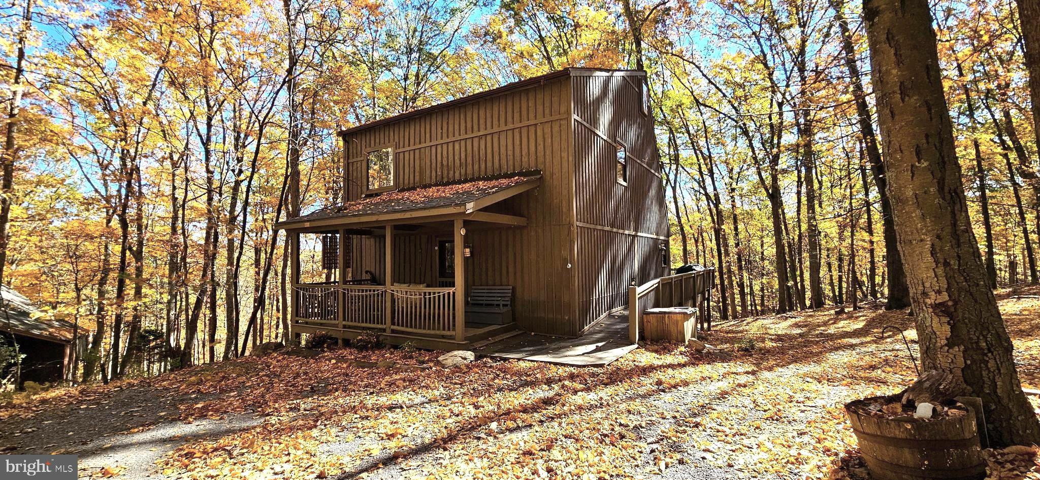 a view of a house with backyard and trees