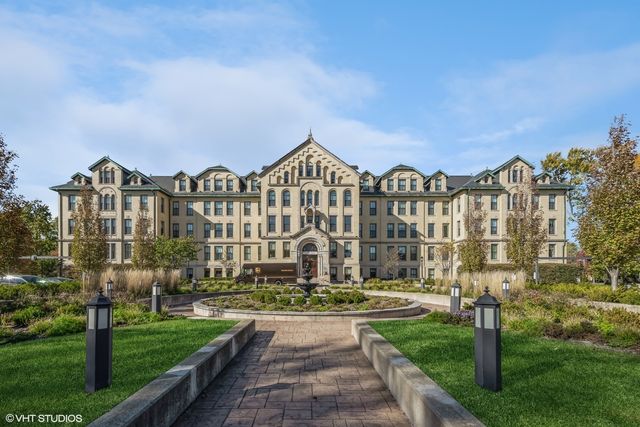 $525,000 | 1041 Ridge Road, Unit 303 | Wilmette