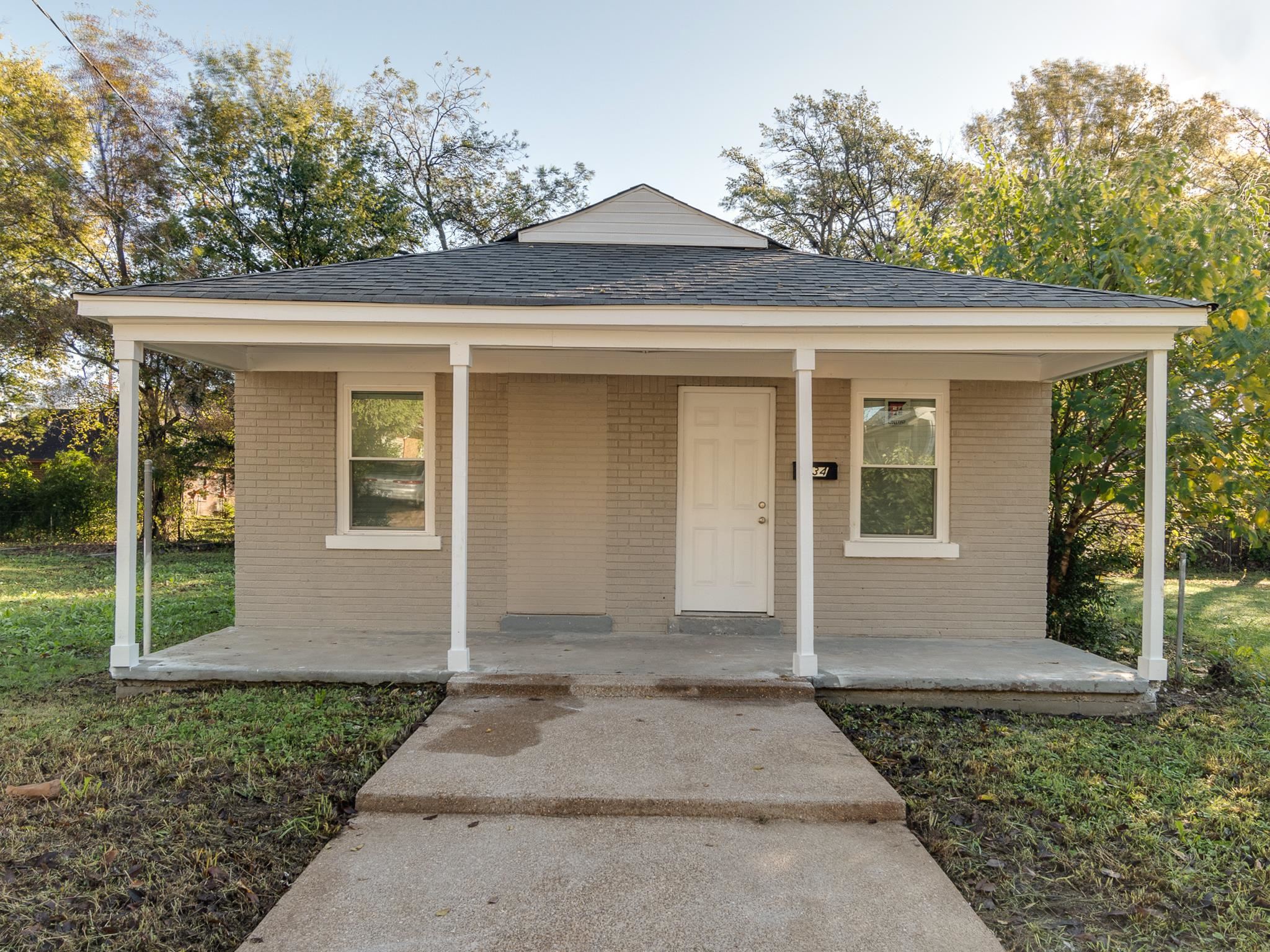 View of front of home featuring a porch