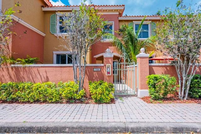 $390,000 | 784 Southwest 106th Avenue, Unit 1902 | Pembroke Lakes South