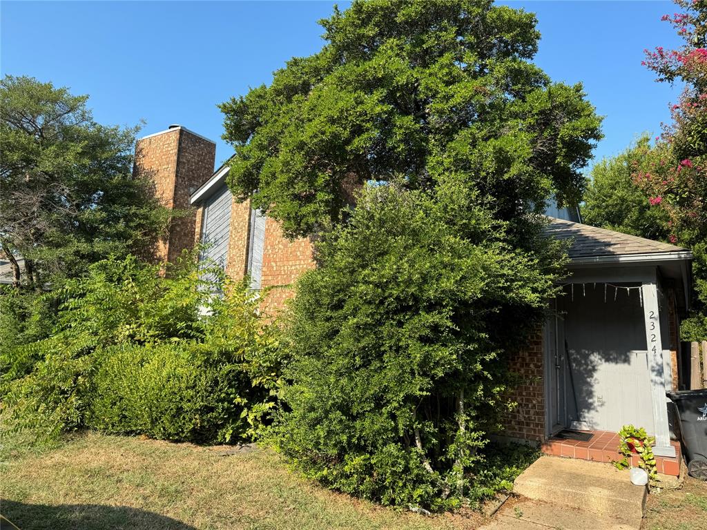 a view of a house with a tree