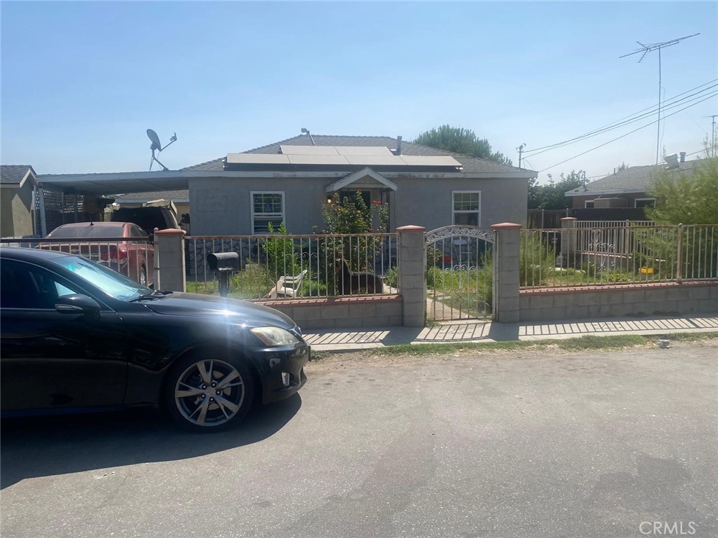 a view of a car park in front of house