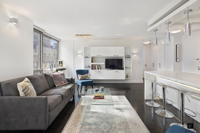 $1,750,000 | 1965 Broadway, Unit 8K | Upper West Side