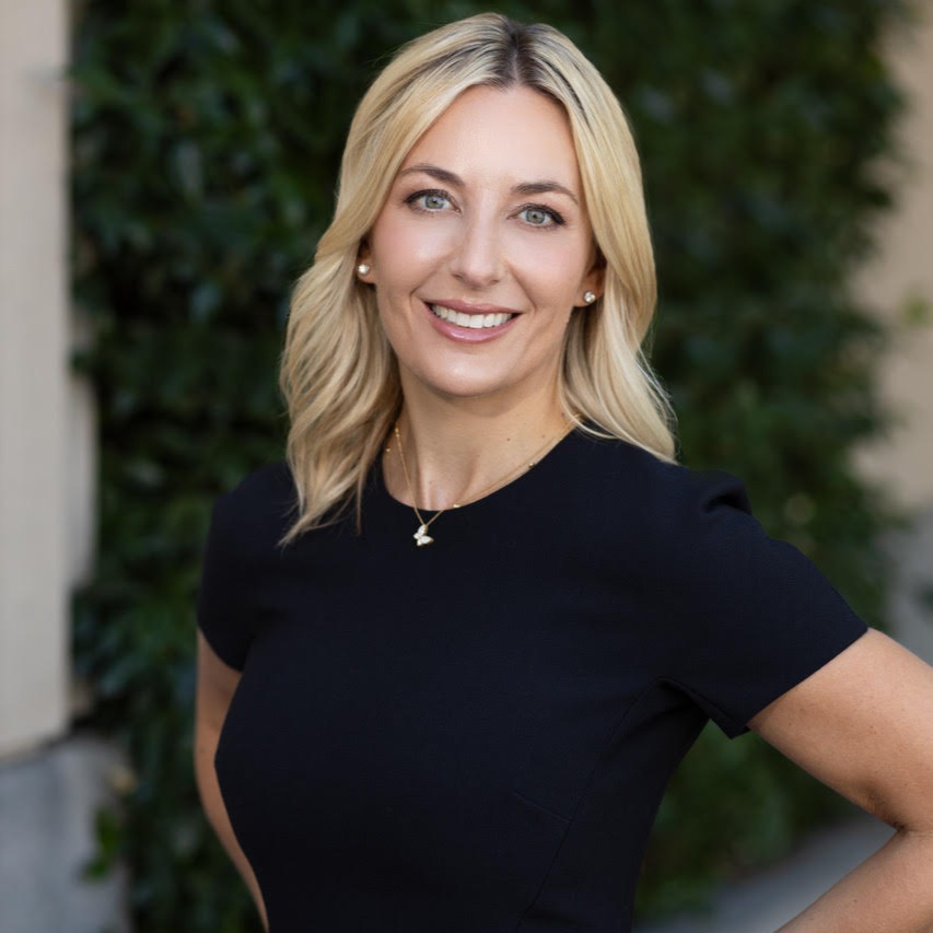 Headshot of Lindsey Warnick