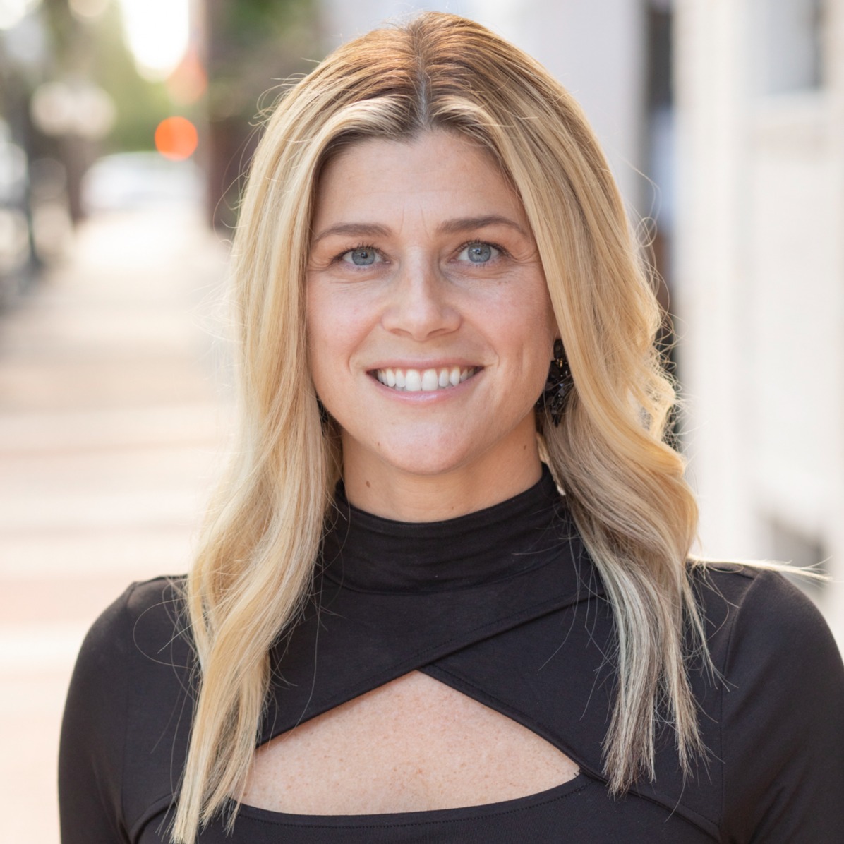 Headshot of Jennifer LaPierre