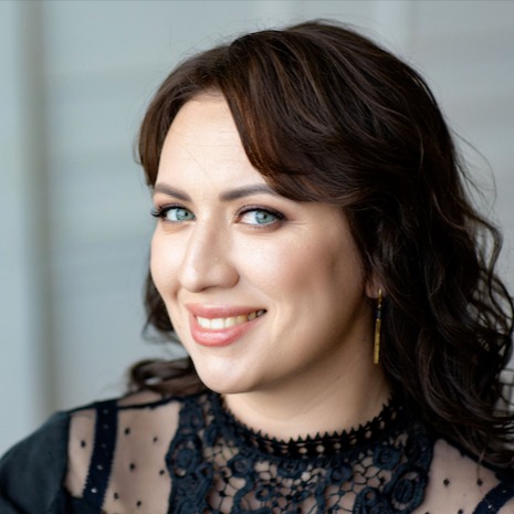 Headshot of Yuliana Malinovskaya