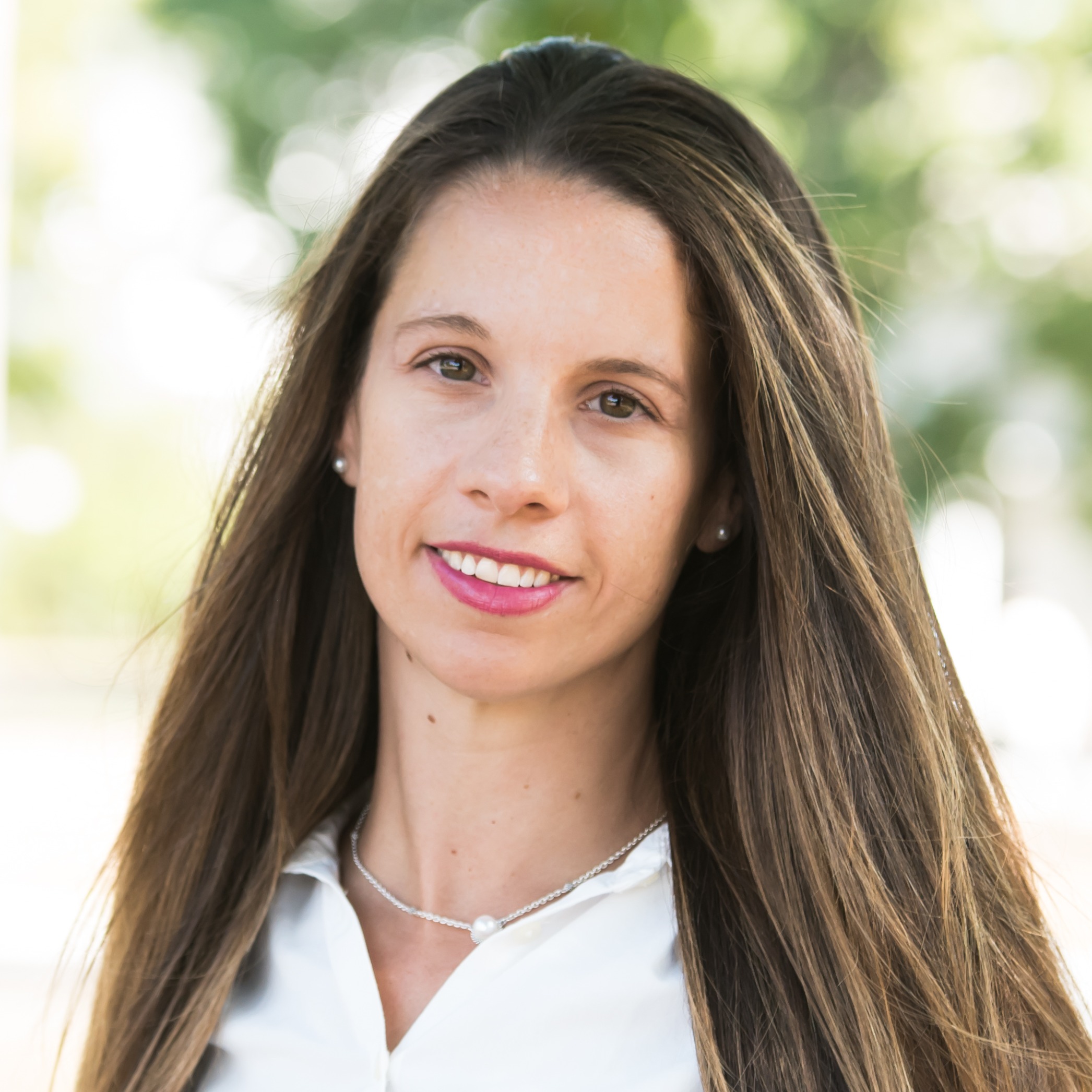 Headshot of Lynne Minchello