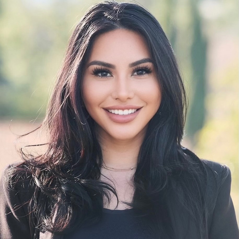 Headshot of Valeria Erazo