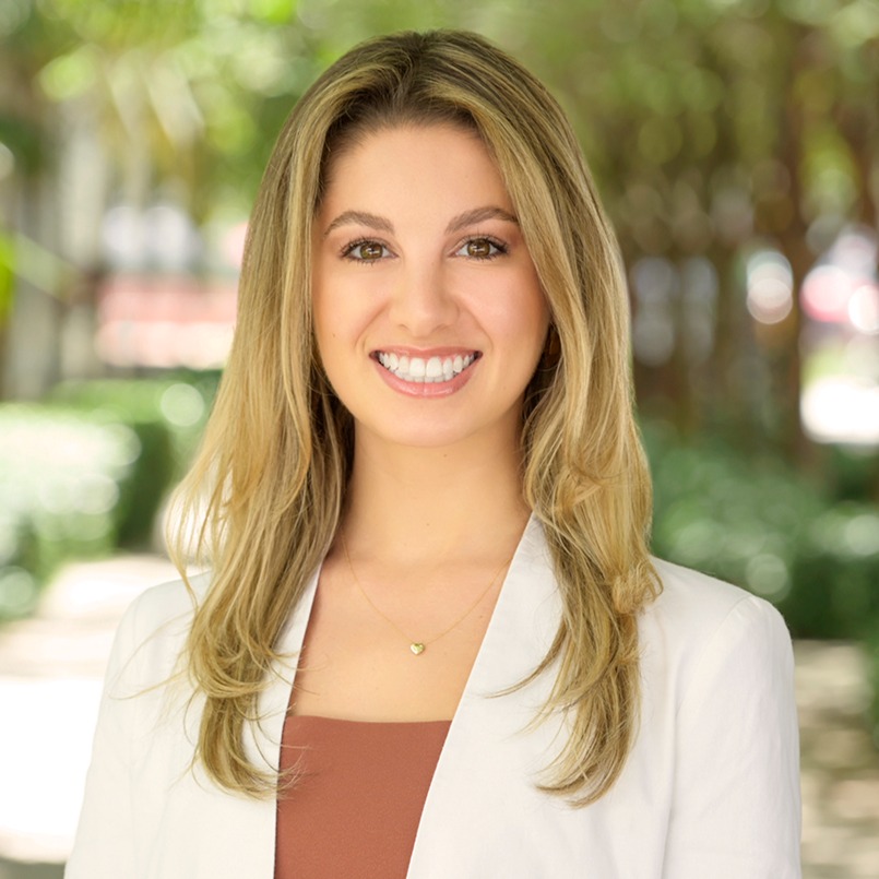 Headshot of Jessica Deaunovich