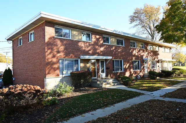 $2,600 | 429 East Lincoln Street | Mount Prospect