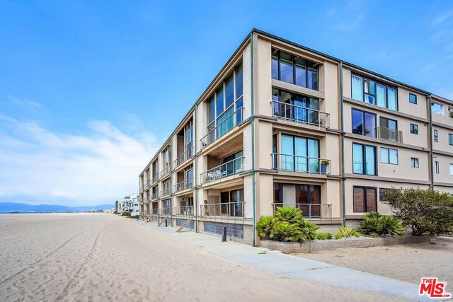 $3,590,000 | 1 Spinnaker Street, Unit 8 | Marina del Rey