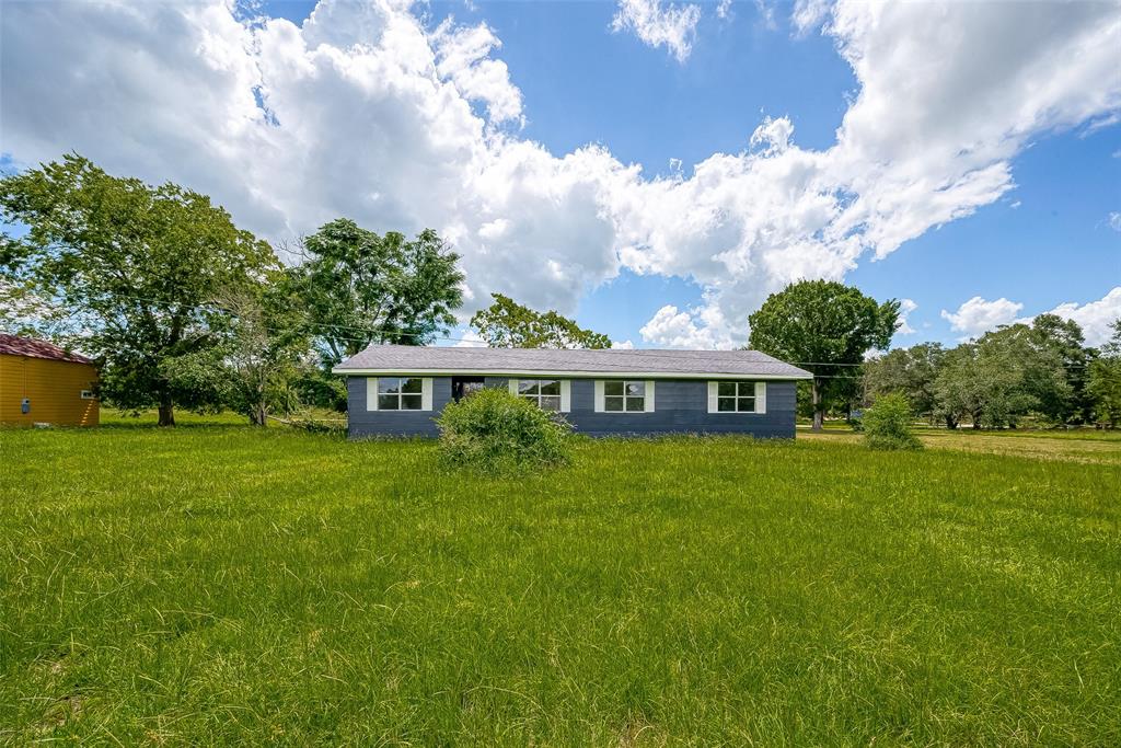 a view of a big yard of front a house