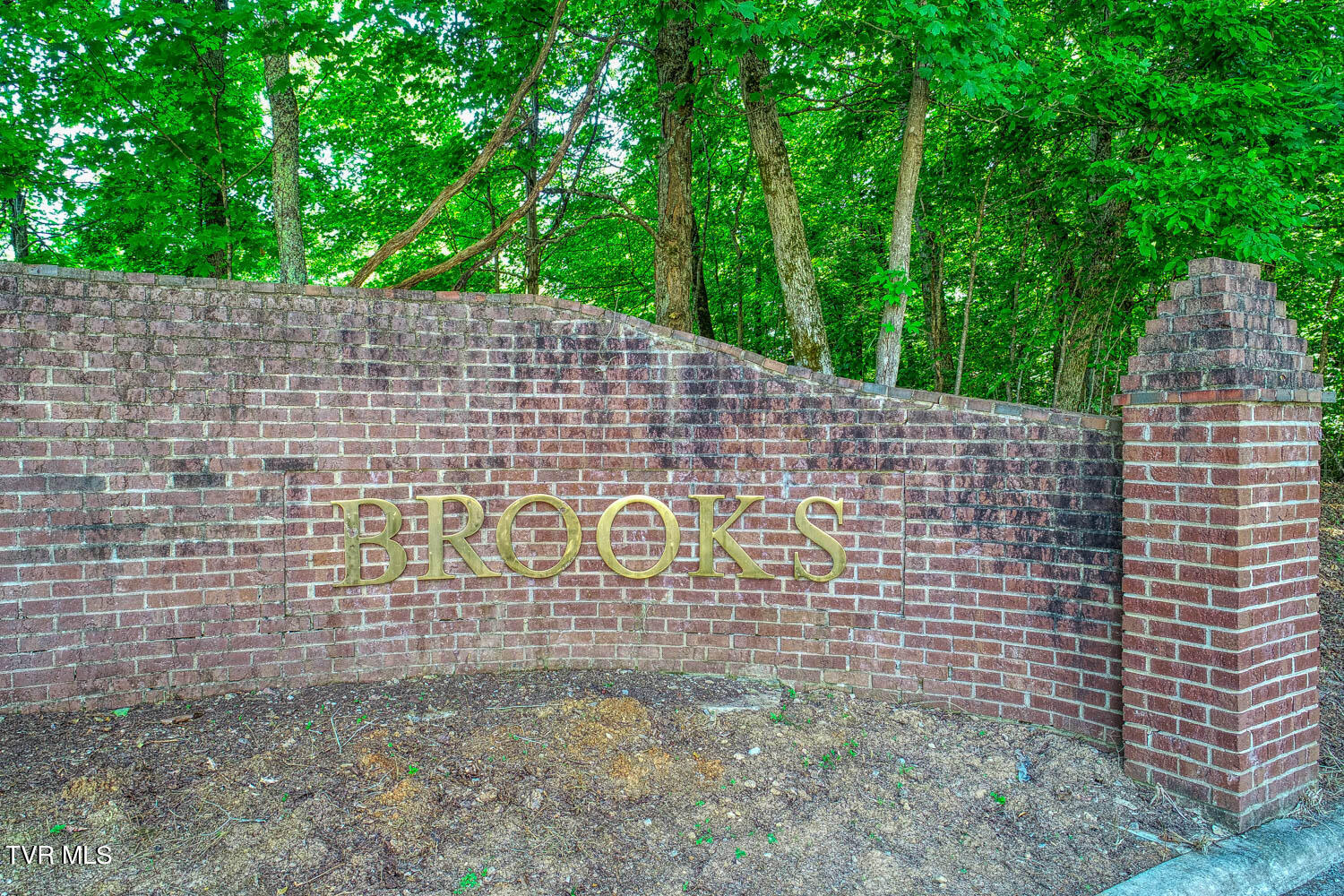 Brooks Pt Entrance