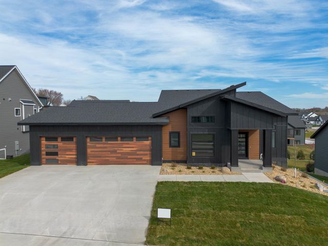 $919,900 | 3105 Century Ridge Road Northeast | Silver Creek