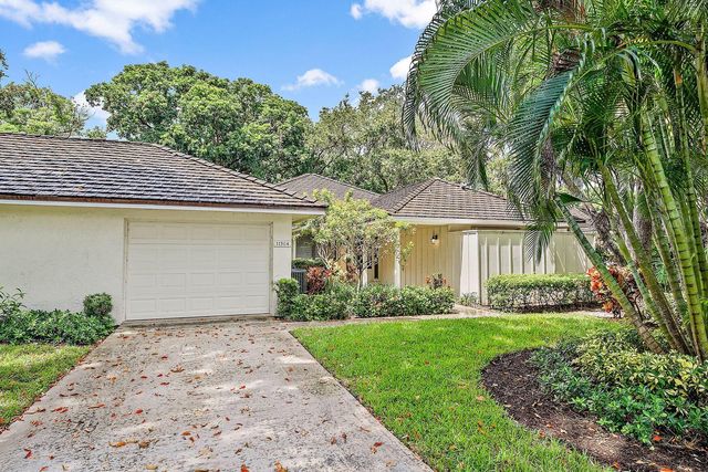 $575,000 | 11364 12 Oaks Way | North Palm Beach