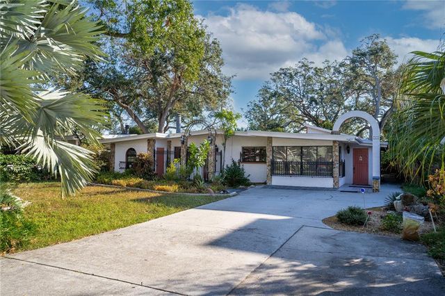 $975,000 | 2406 South Clark Avenue | Palma Ceia West