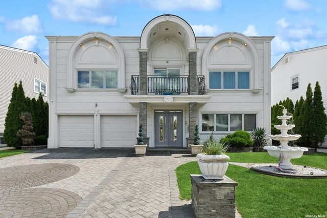 $1,495,000 | 717 East Park Court | Woodmere