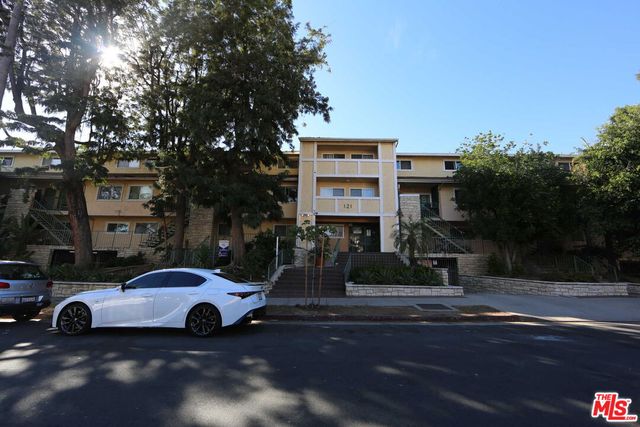 $595,000 | 121 Sinclair Avenue, Unit 108 | South Glendale