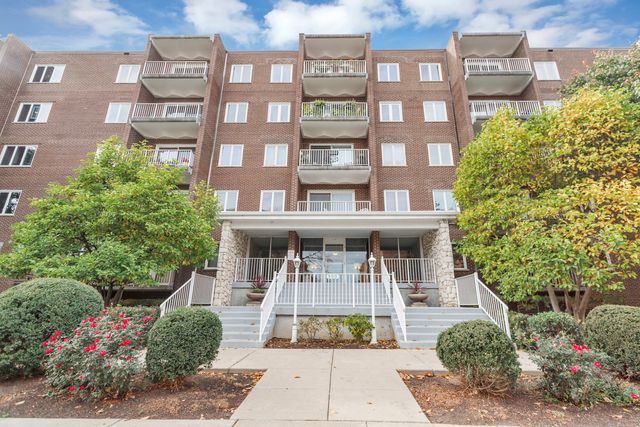 $299,000 | 900 Center Street, Unit 2I | Des Plaines