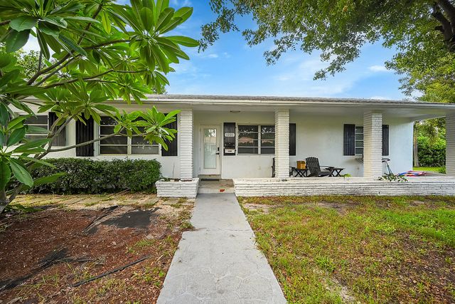 $734,999 | 1331 South Palmway | South Palm Park