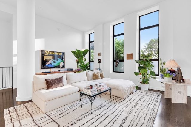 $2,150,000 | 250 West Street, Unit 1A | TriBeCa