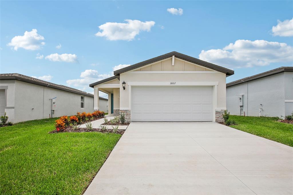 a front view of house with yard