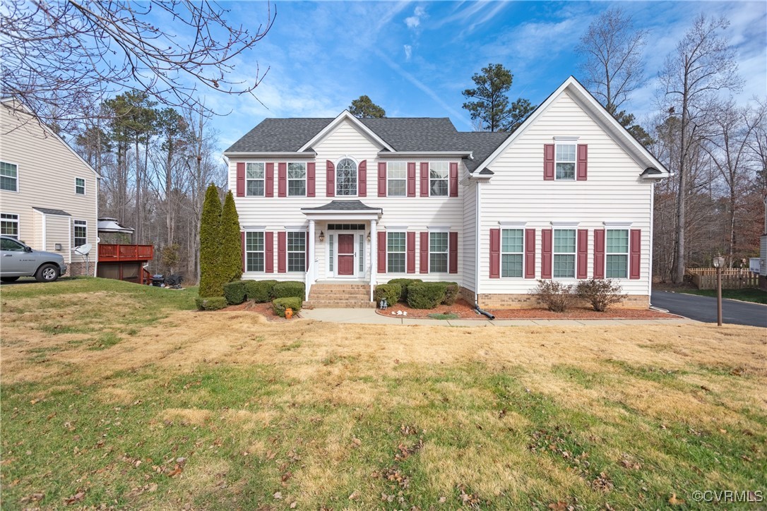 View of front of house with a front lawn