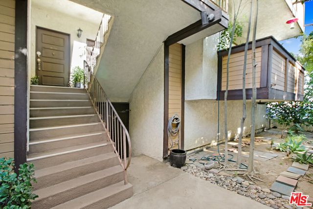 $559,000 | 5534 Sylmar Avenue, Unit 5 | Sherman Oaks