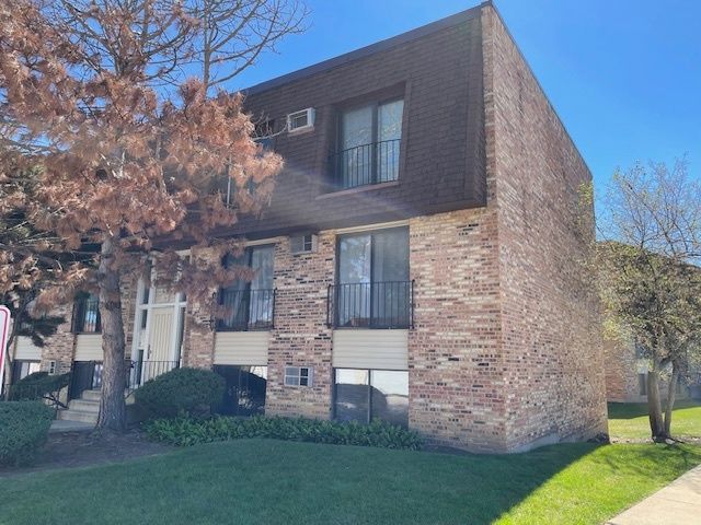 $187,000 | 199 North Waters Edge Drive, Unit 201 | Glendale Heights