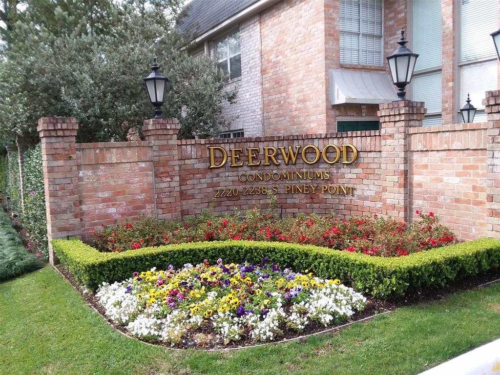 ENTRANCE TO DEERWOOD GARDENS CONDOS