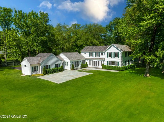 $4,295,000 | 472 North Maple Avenue | Deer Park