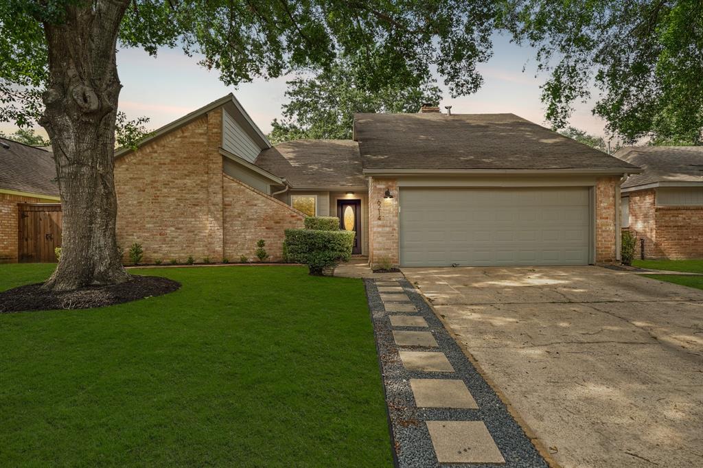 a front view of house with yard