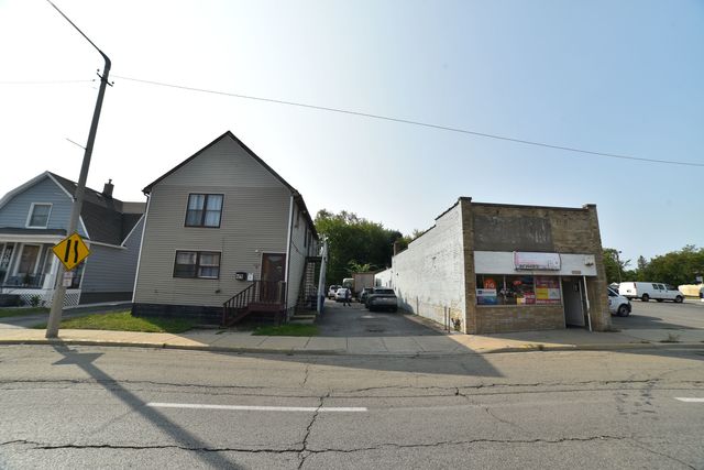 $500,000 | 1809 Washington Street | Waukegan