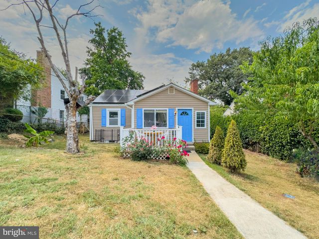 $349,900 | 5108 59th Place | East Riverdale