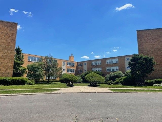 $2,795 | 2515 West Jerome Street, Unit 12B | West Rogers Park