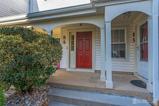 $2,600 | 86 Tulip Lane | Raintree