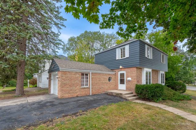 $445,900 | 402 West Kirchhoff Road | Arlington Heights