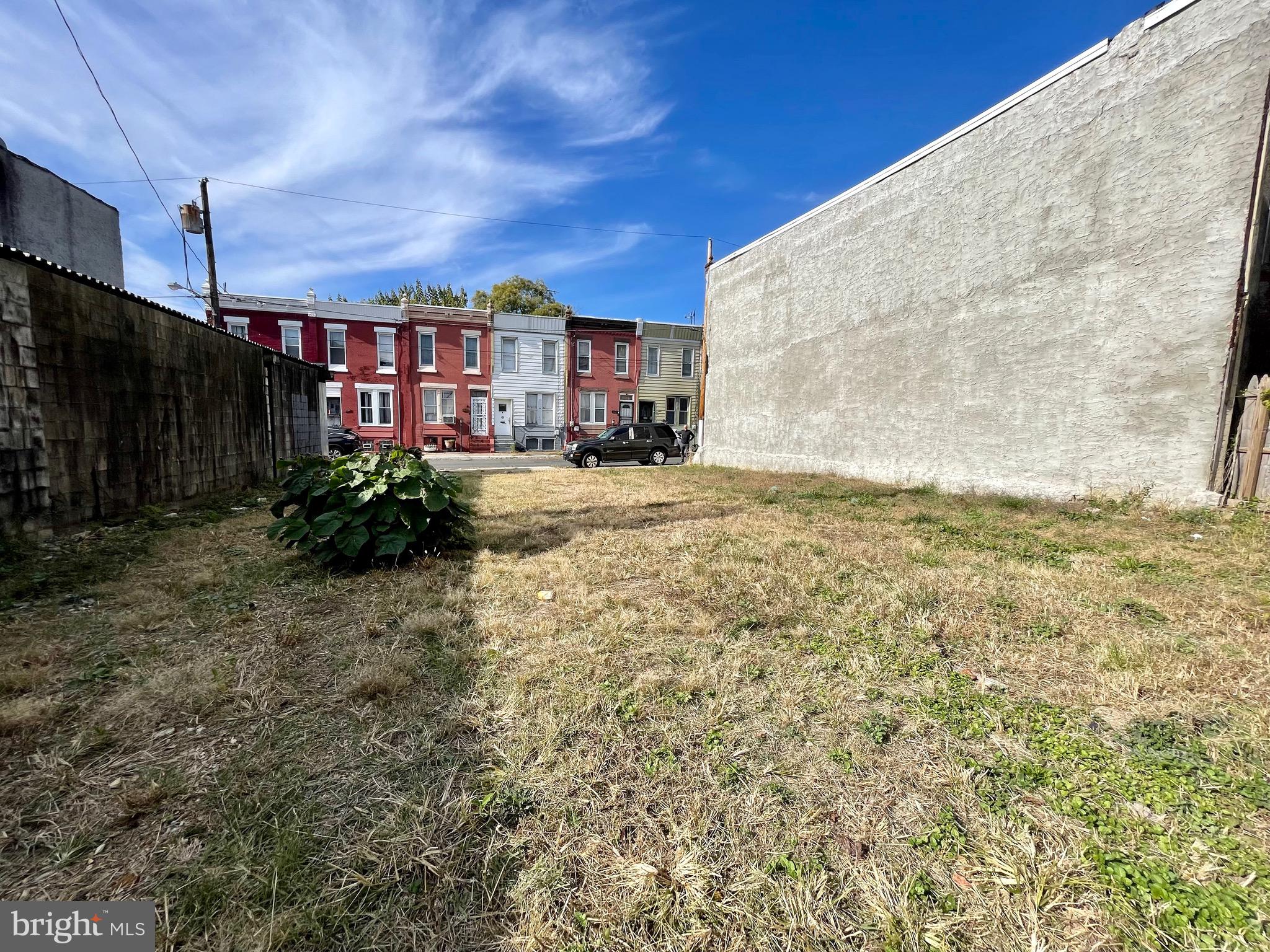 a view of a backyard of the house