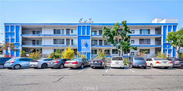 $425,000 | 801 East 1st Street, Unit 4 | Alamitos Beach