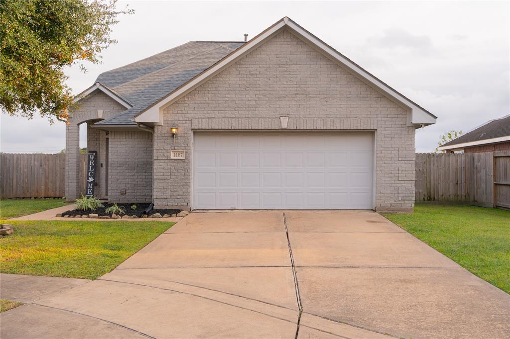 a front view of house with yard