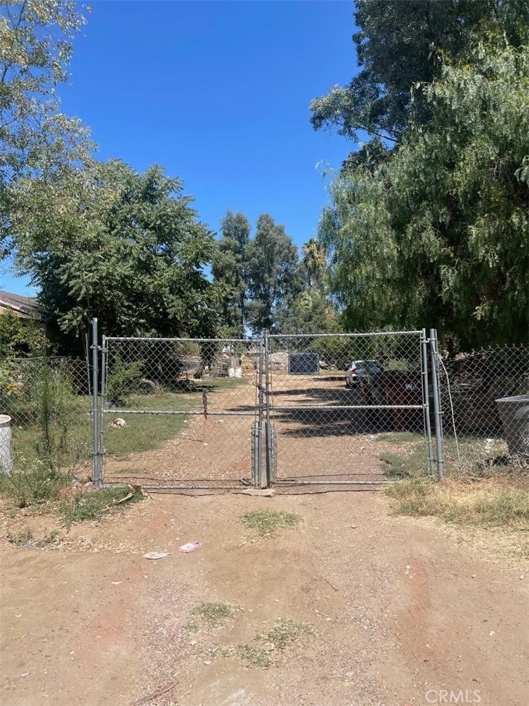 a view of backyard